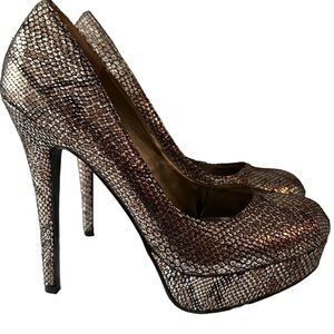 Le Chateau Metallic Reptile Snakeskin Round Toe Platform Stiletto 5” Heel